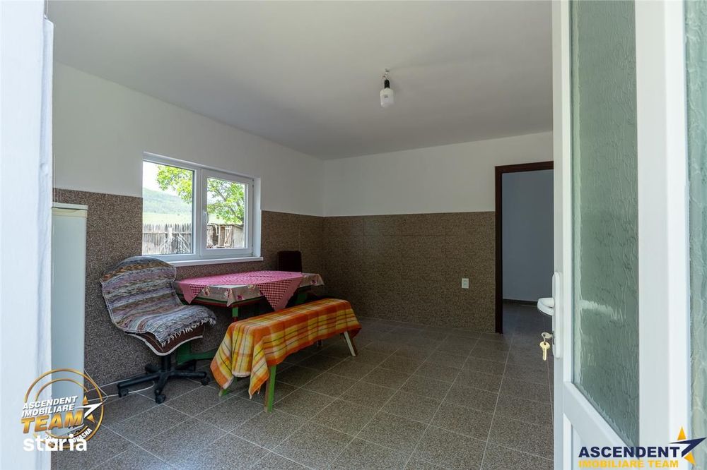 1.200mp teren si casa cu gradina inflorata, aproape de Targu Secuiesc: