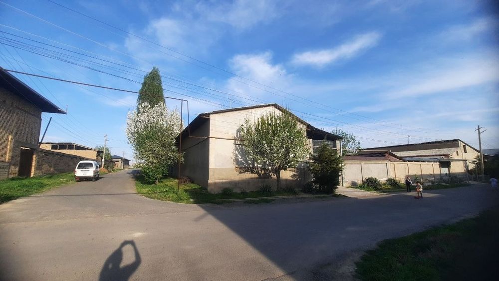 Hovli sotiladi Uchastok sotiladi