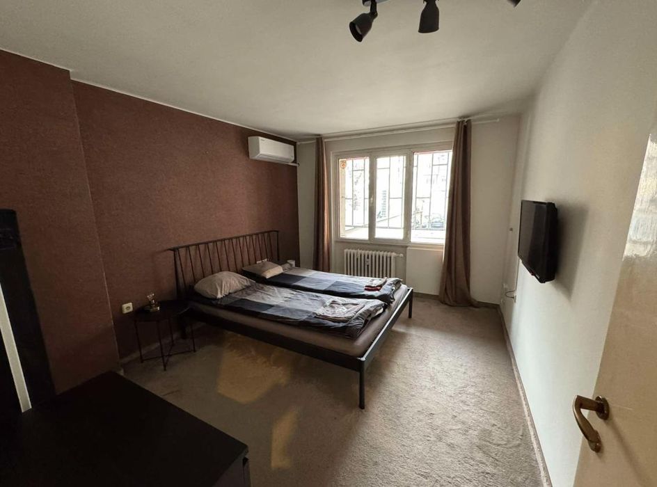 Дава се под наем Тристаен апартамент в София, Център - 62 кв.м за 700 € - Снимка #1