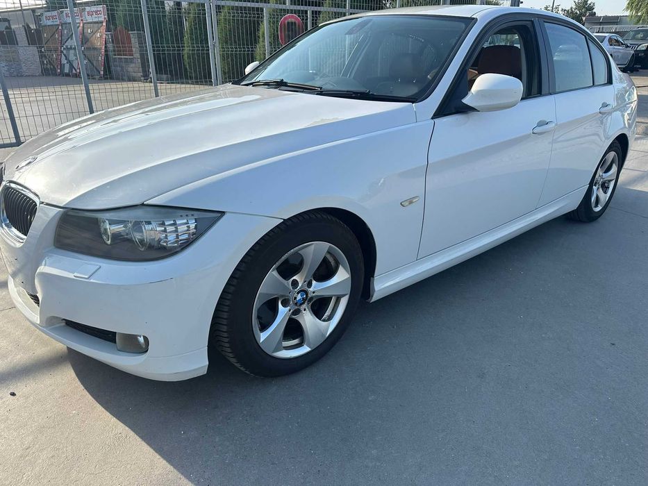 Dezmembrez piese BMW Seria 3 E90 184CP Facelift