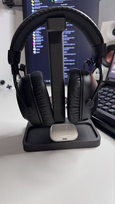 Стойка за слушалки!