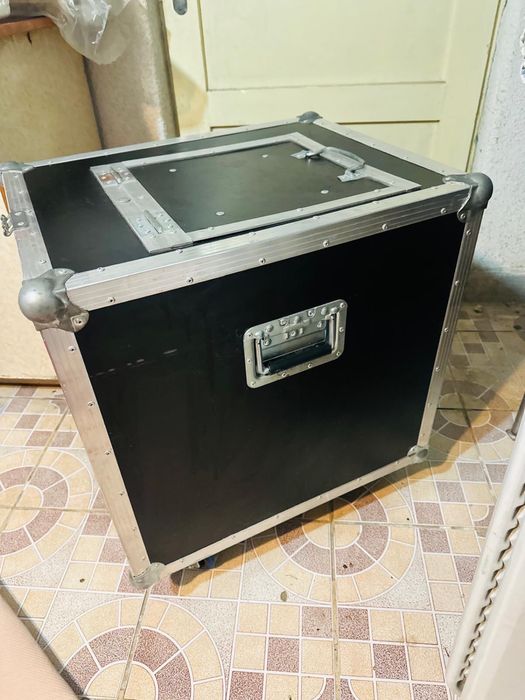 Vând masina fum greu