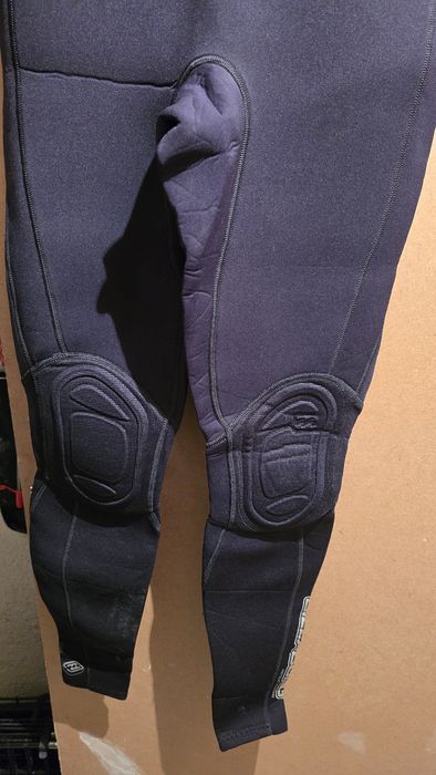 Неопренов костюм с дълги ръкави