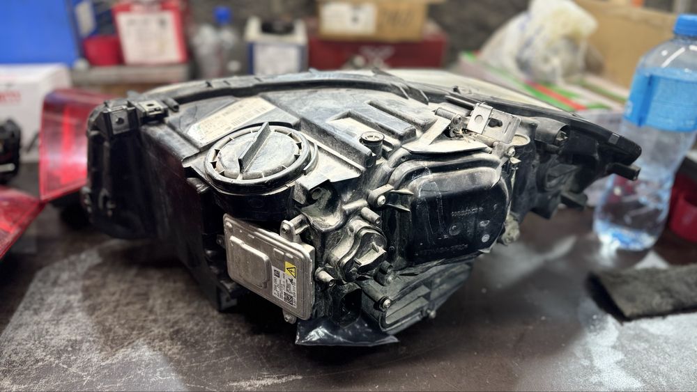 Фара правая BMW F10