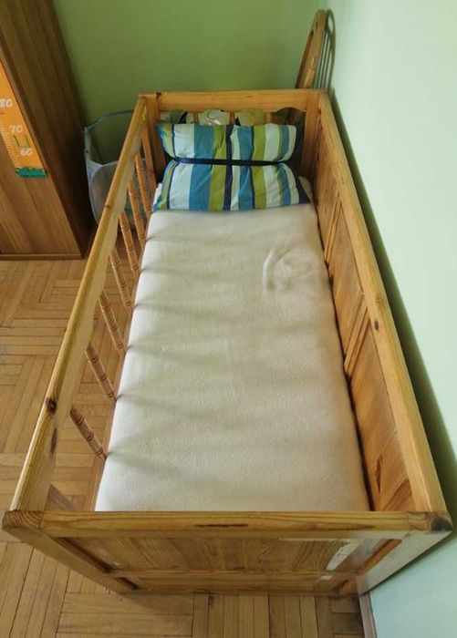 Бебешко креватче от чам + матрак