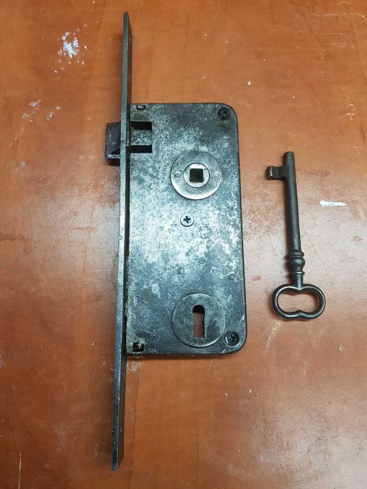 Deblocari usi si reparatii diverse