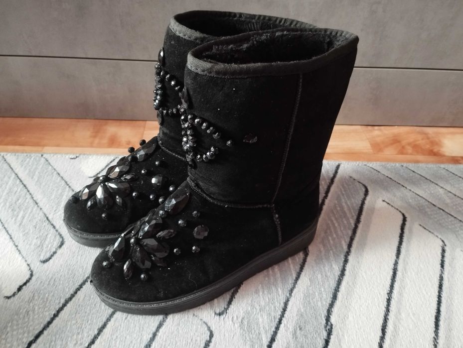 Угги зимние 37 размера.