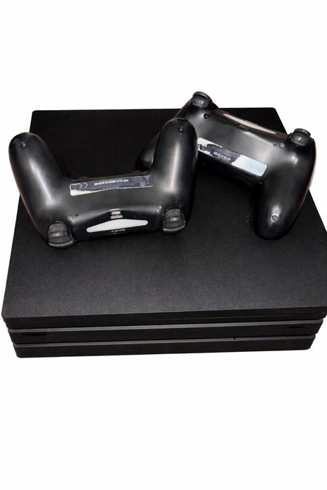 Конзола Playstation 4 pro с два джойстика