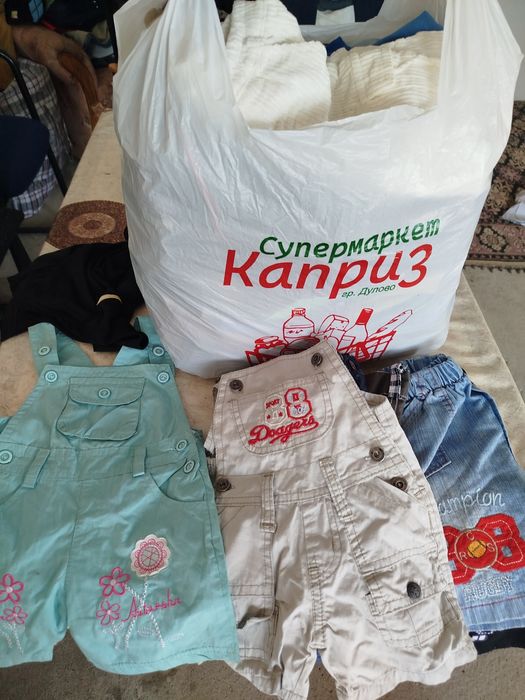 Децки дрехи едро продавам