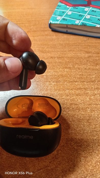 Продам наушники realme