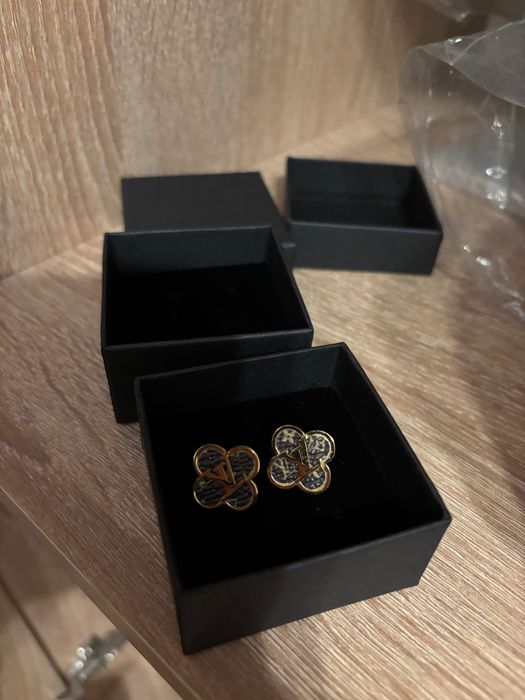 accesoriu nou nou - cercei LV