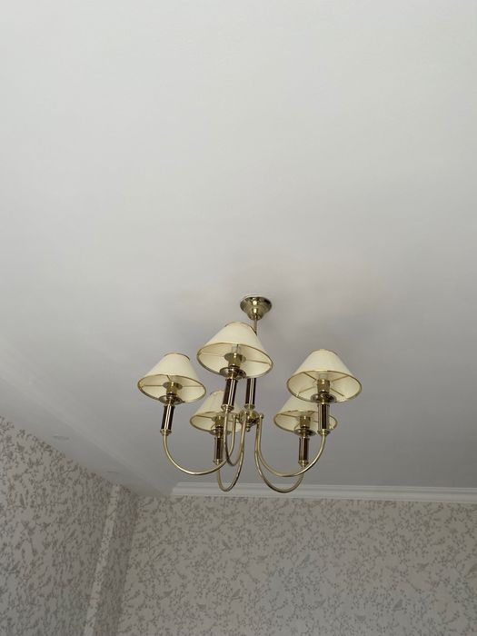 Продам люстру в спальнию