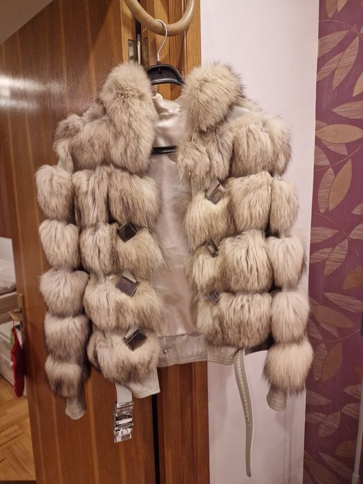 Haina blana naturala nu este turceasca.Adusa din Danemarca ,gluga piel