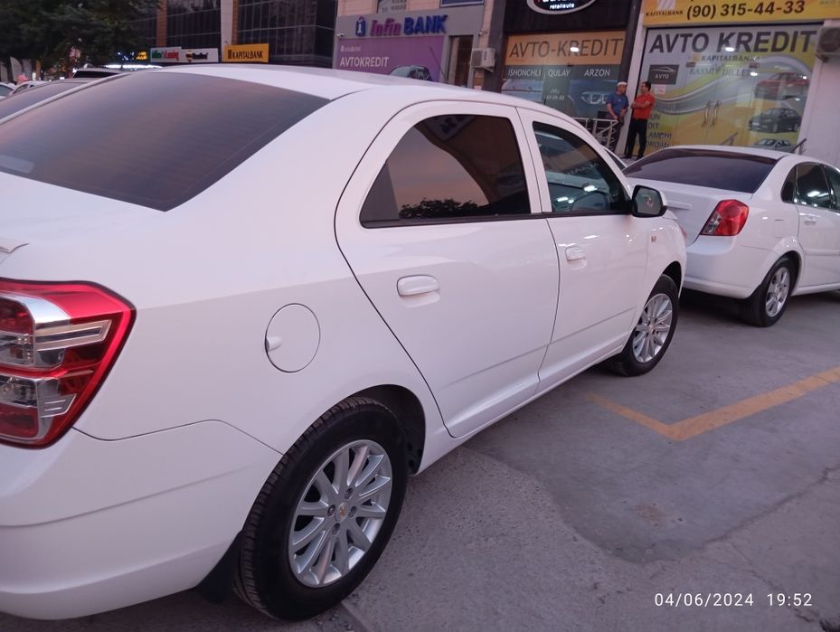 Srochna moshina sotiladi