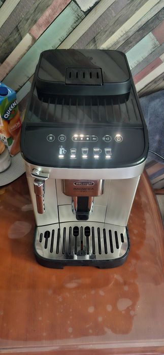 Продавам Delonghi Magnefika evo