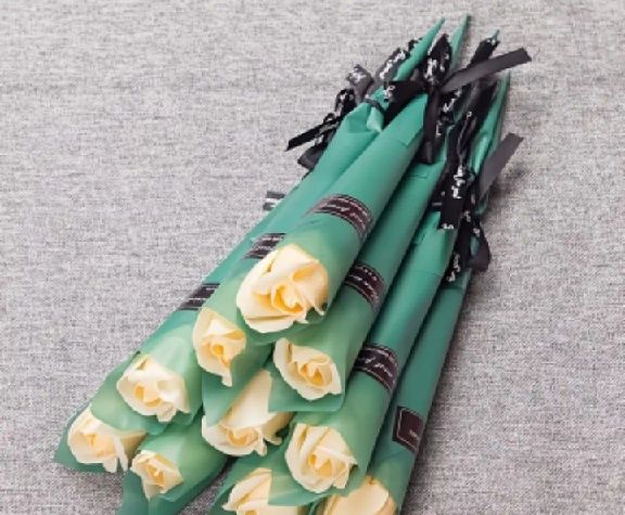 Розы из атласа и мыла 200