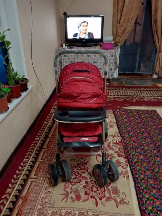 Новая коляска качественная