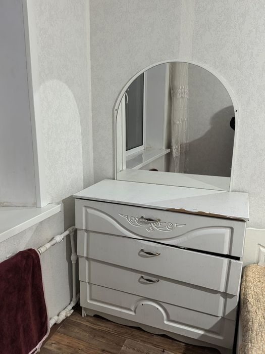 Мебель спальни в отличном состояний