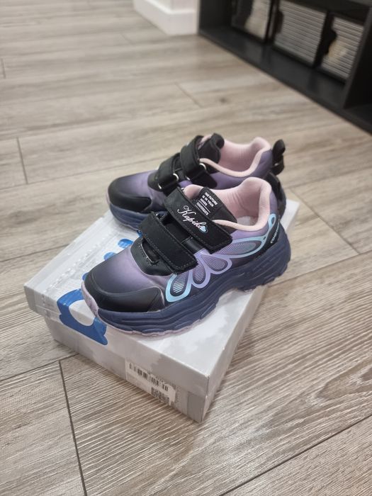 Кроссовки для девочки р. 29