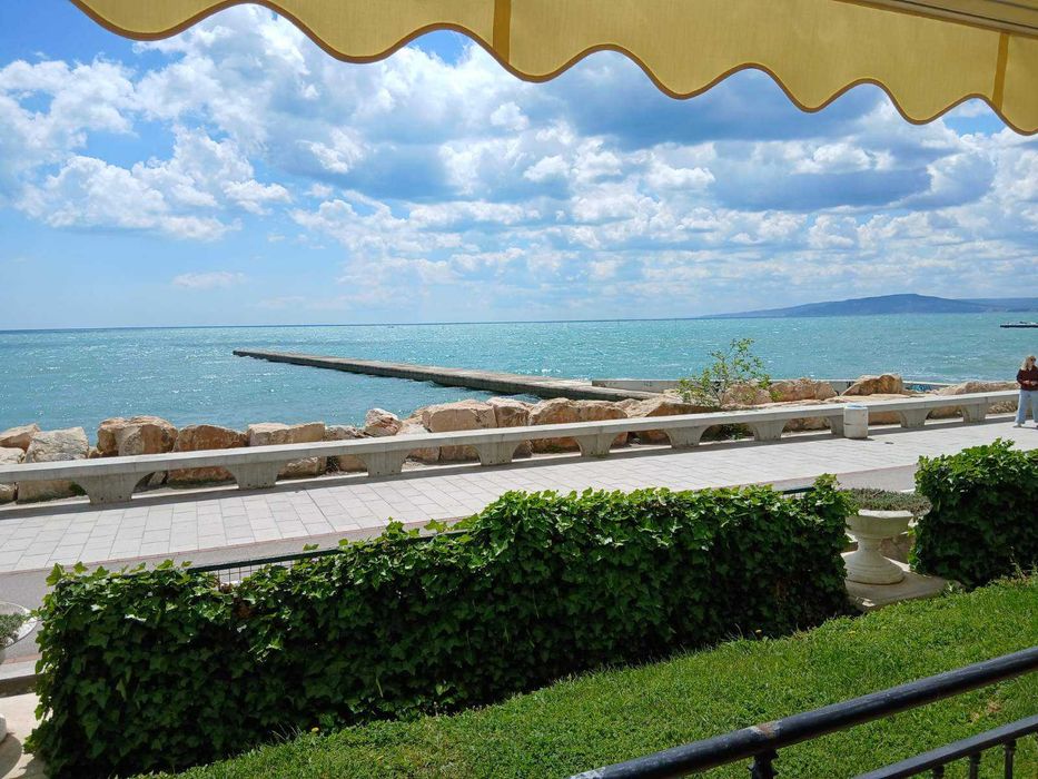 Дава се под наем Двустаен апартамент в Балчик - 60 кв.м за 132.6 € - Снимка #1