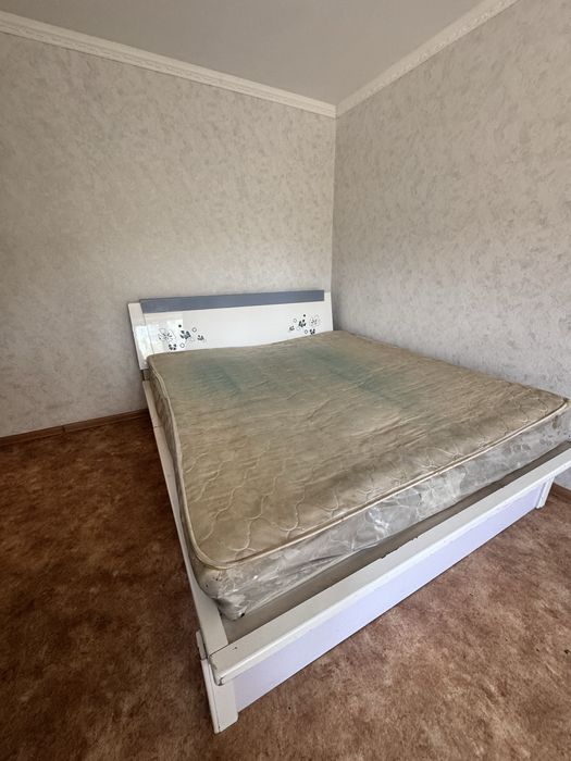 Кровать двуспальная