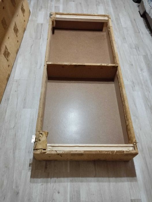 Диван с падащ гръб