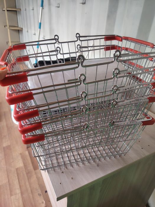 Продам корзины на колесиках