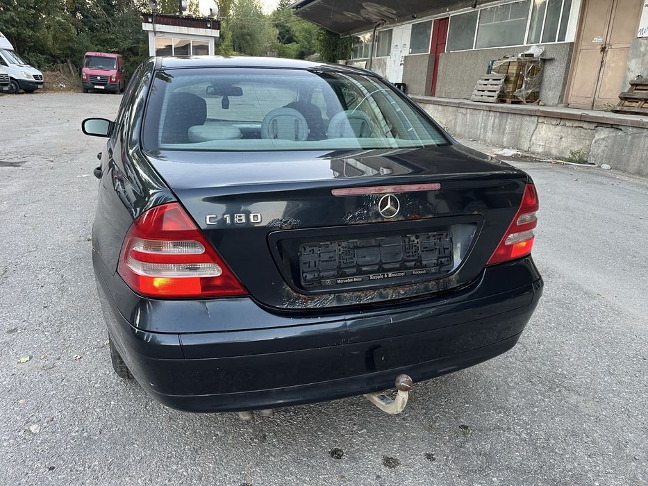 На части 3 броя Mercedes C-class W203 (бензинови)