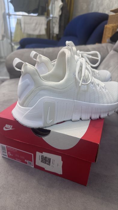 NIKE женские кроссовки