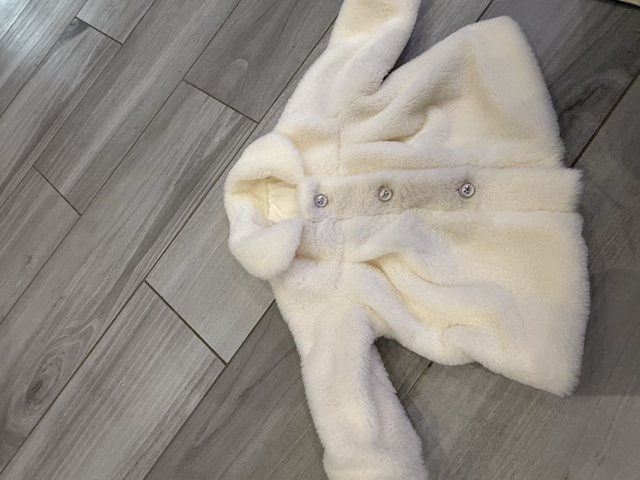 Бебешко бяло палтенце