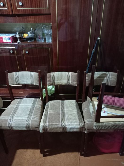 Продаётся Обеденный стол и стулья