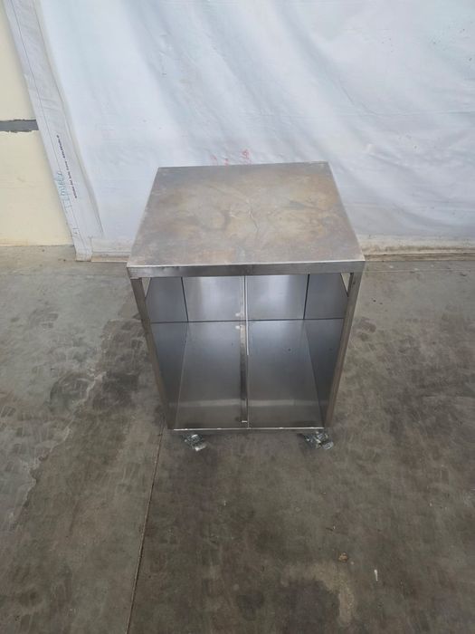 Немска спомагателна масичка от неръждаема стомана с място за чували