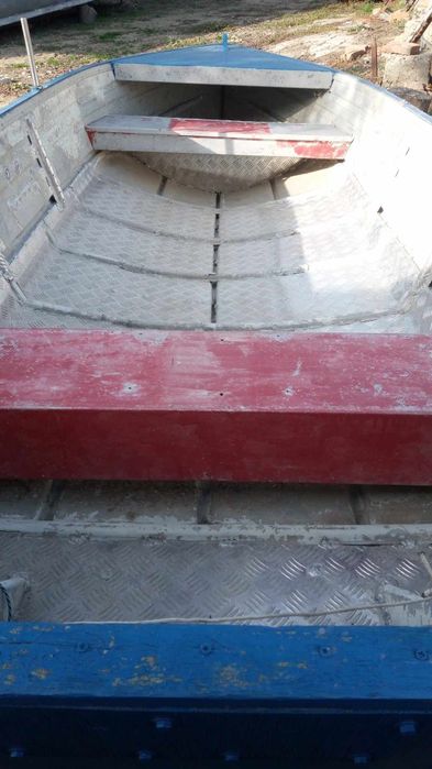 Продавам алуминиева лодка