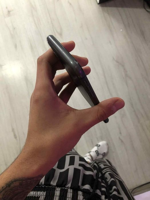 Vand urgent  iPhone 11