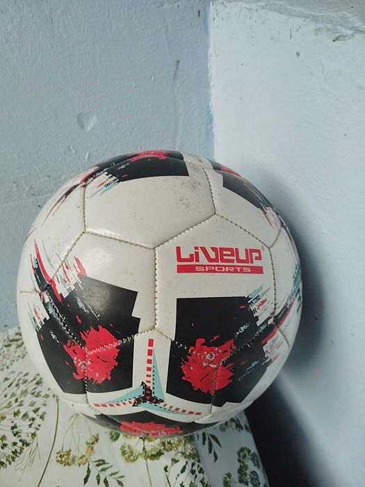 Продавам  топки за Футбол