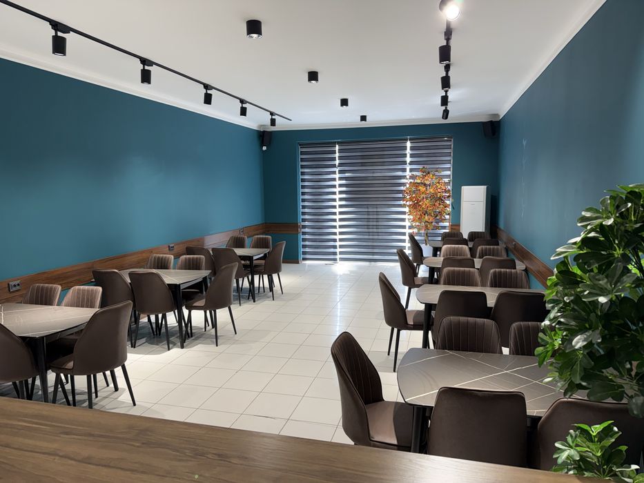 Kafe uchun barcha jihozlar, stol va stullar sotiladi.