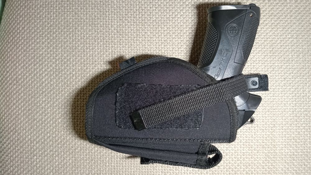 Toc arma cu prindere pe centrura.