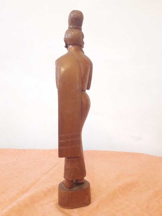 Sculptură rafinată din lemn de suar