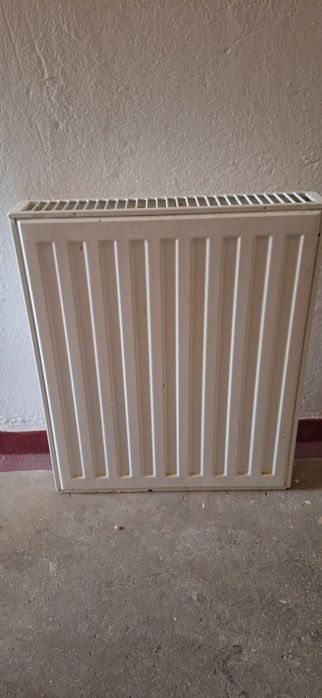 Vând calorifere otel