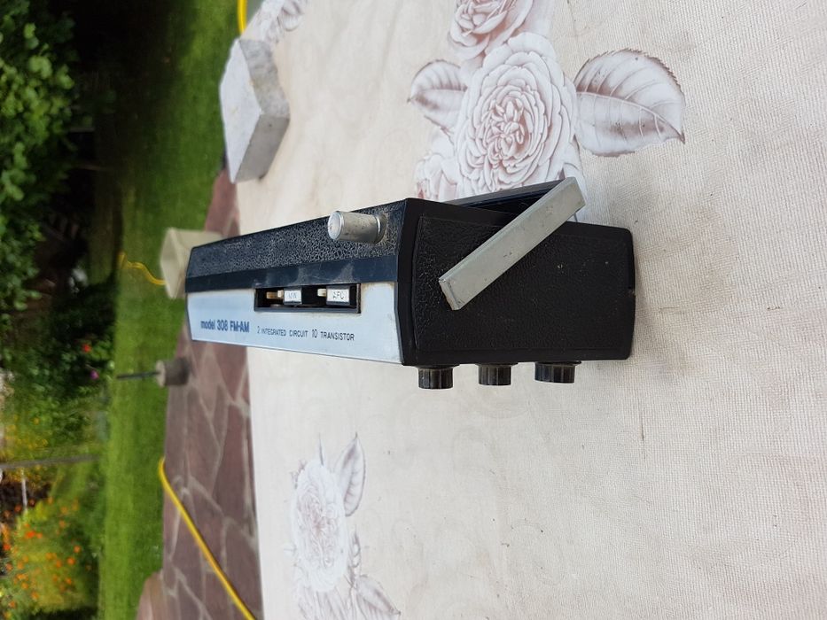 Продава се стар транзистор Сокол