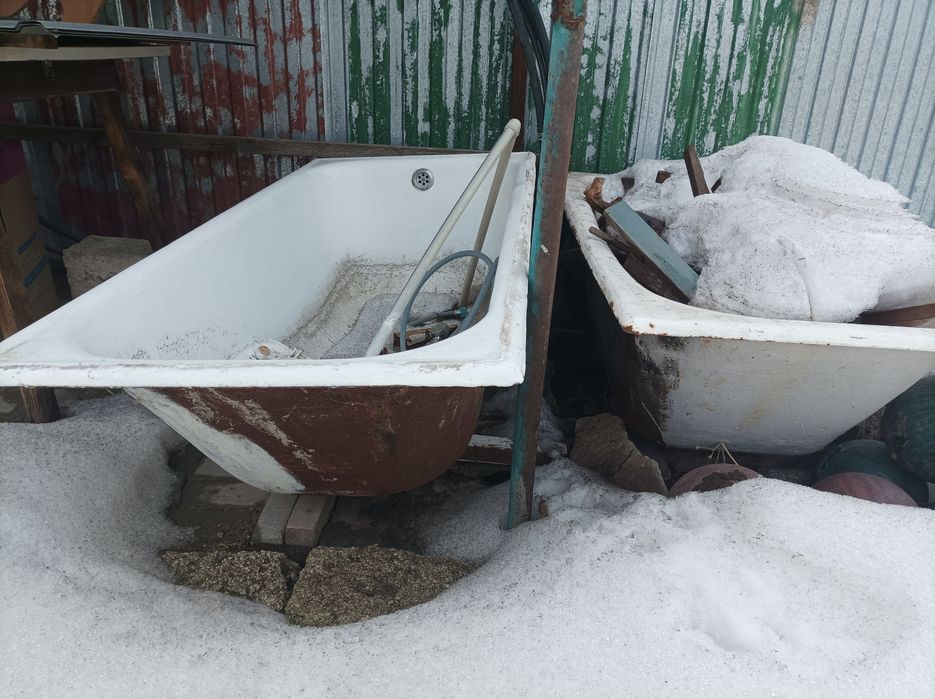 Продам две чугунные ванны