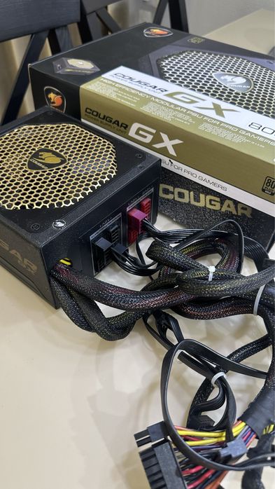 Продам блок питания Cougar GX800