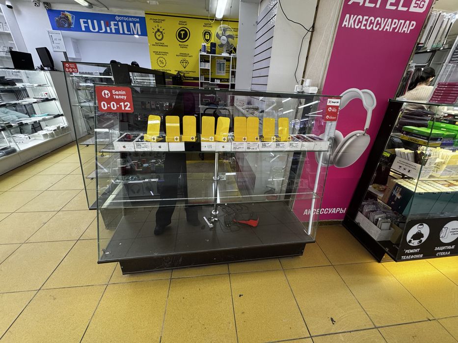 Витрина,каждая из них 15.000