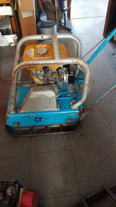 Фирма БГЛ България ЕООД продава машини.