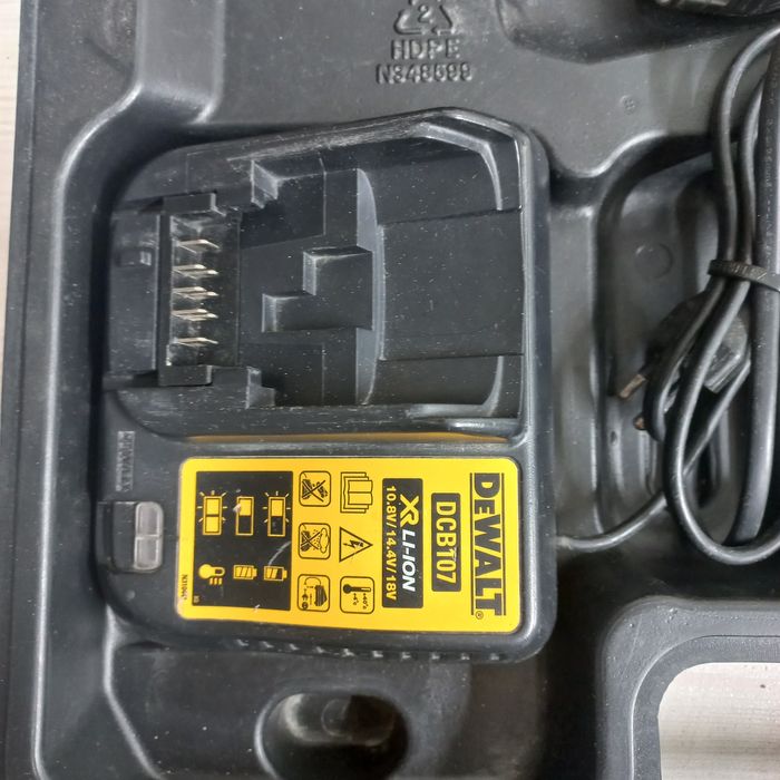 Шуруповерт DeWalt