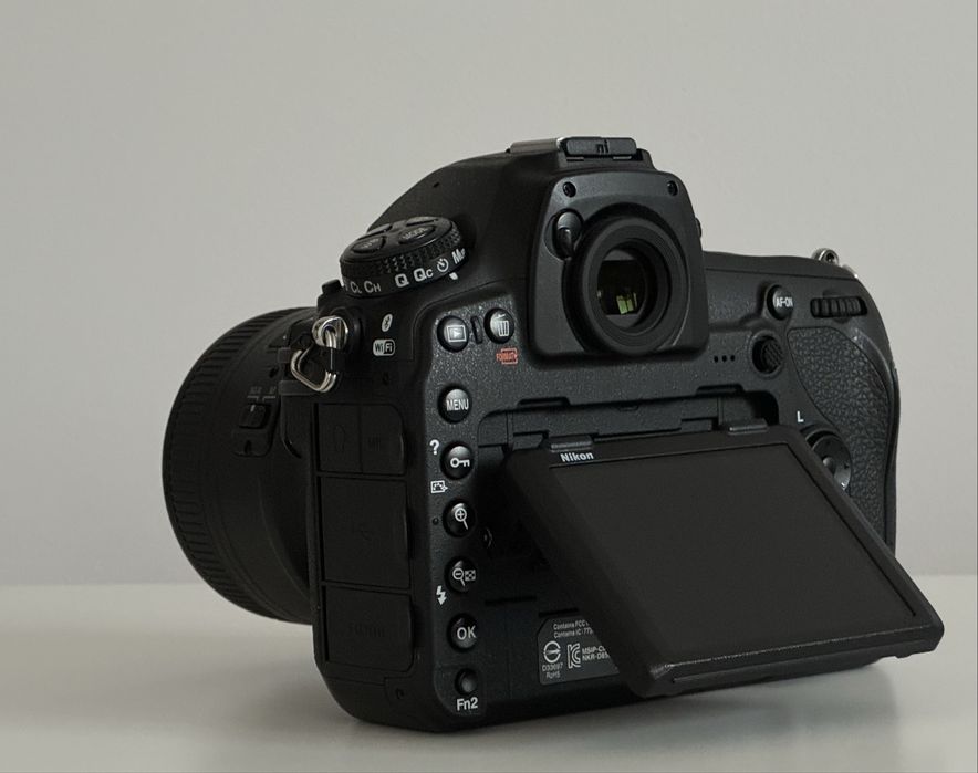 DSLR Nikon D850 si accesorii