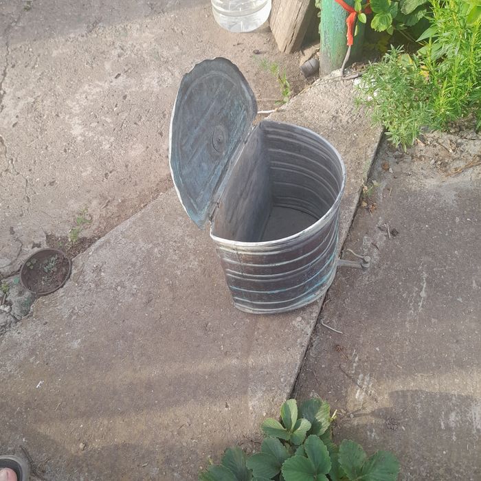 Продавам стар меден умивалник