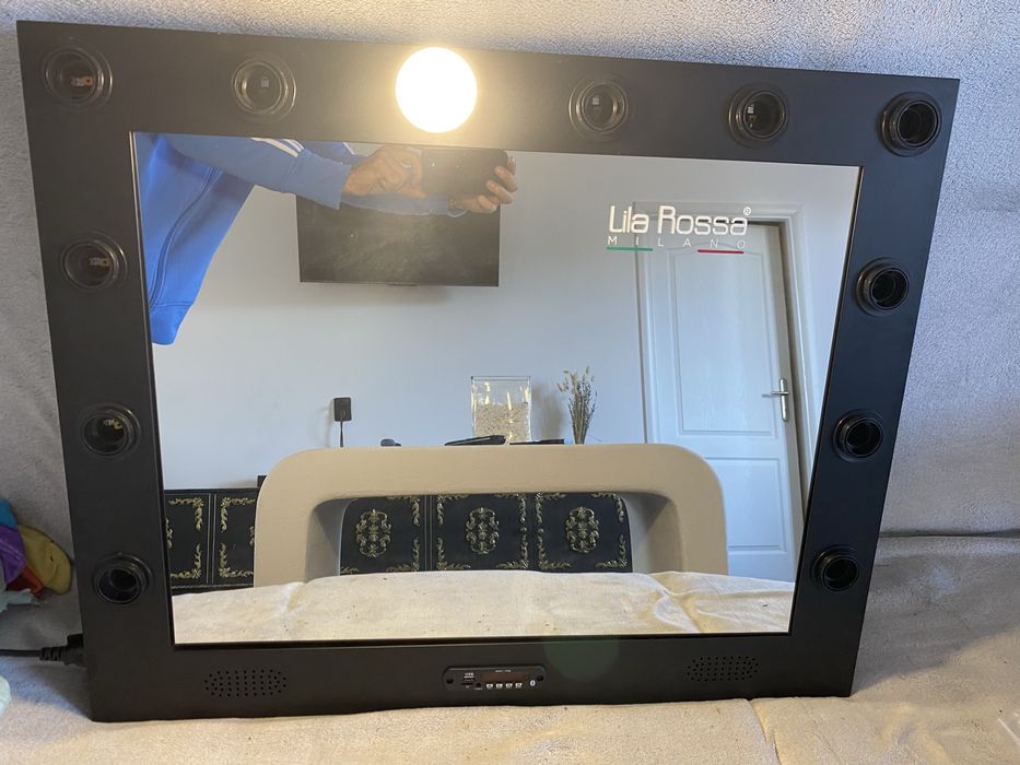 Oglinda make-up /functie bluethoot music /boxe incorporate Lila Rossa