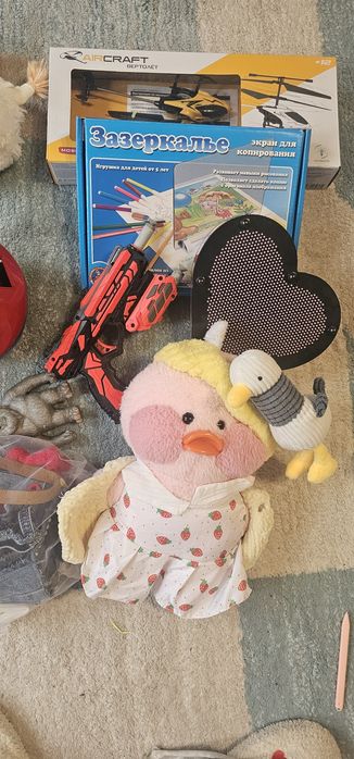 Игрушки  для мальчика и для девочки