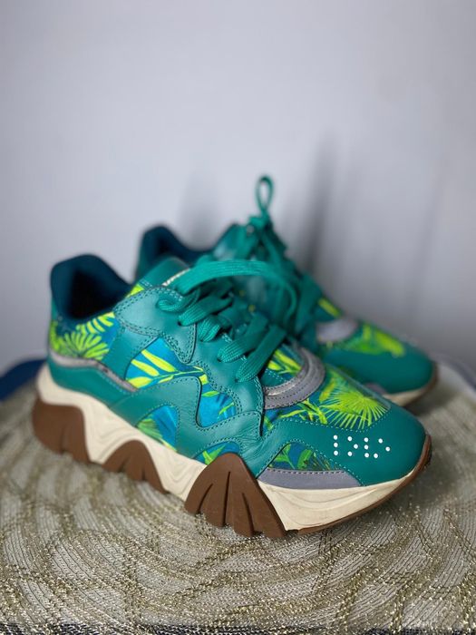 Vând adidași Versace sneakers de femei în stare foarte bună